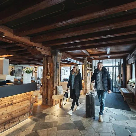 מלון Budget At Alpen Resort, & Dining