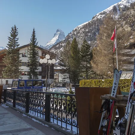 מלון Budget At Alpen Resort, & Dining 3*