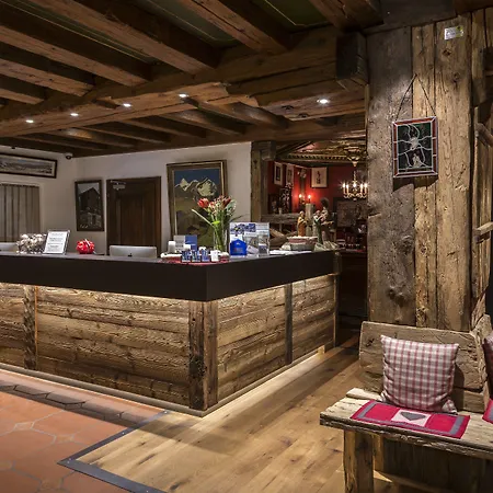 Budget At Alpen Resort, & Dining מלון