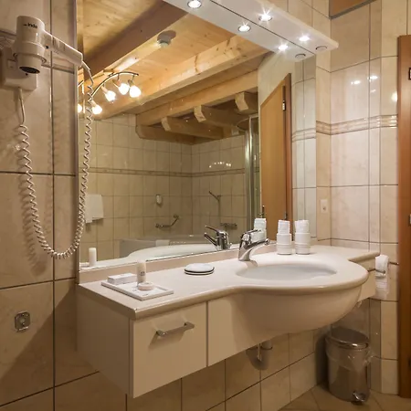 Hotel Budget At Alpen Resort, & Dining