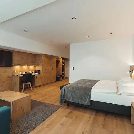 Budget At Alpen Resort, & Dining 3* צרמט