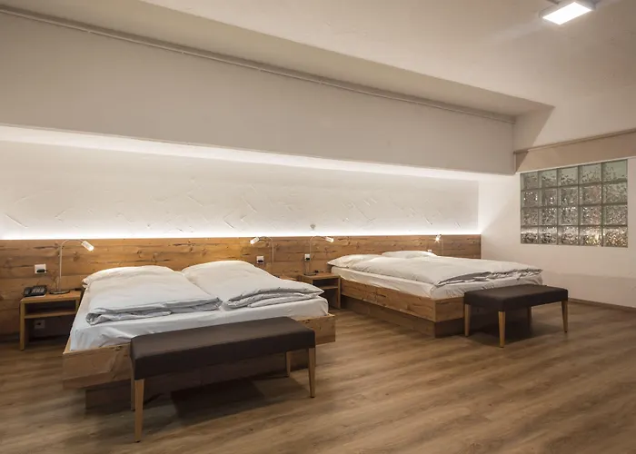 バジェット ルームス ホテル 3*