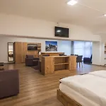 采尔马特经济型酒店 3*