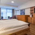 采尔马特经济型酒店 3*